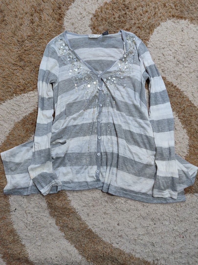 Y2K MISS ME SEQUIN CARDIGAN (Category: Longsleeves) located in Pagadian. Submitted by miraculouspat (Listing ID 1469383112, Image 1). Description: L 25 W 16 10/10 COLOR NO ISSUE AUTHENTIC COLOR MAY VARY DUE TO LIGHT.