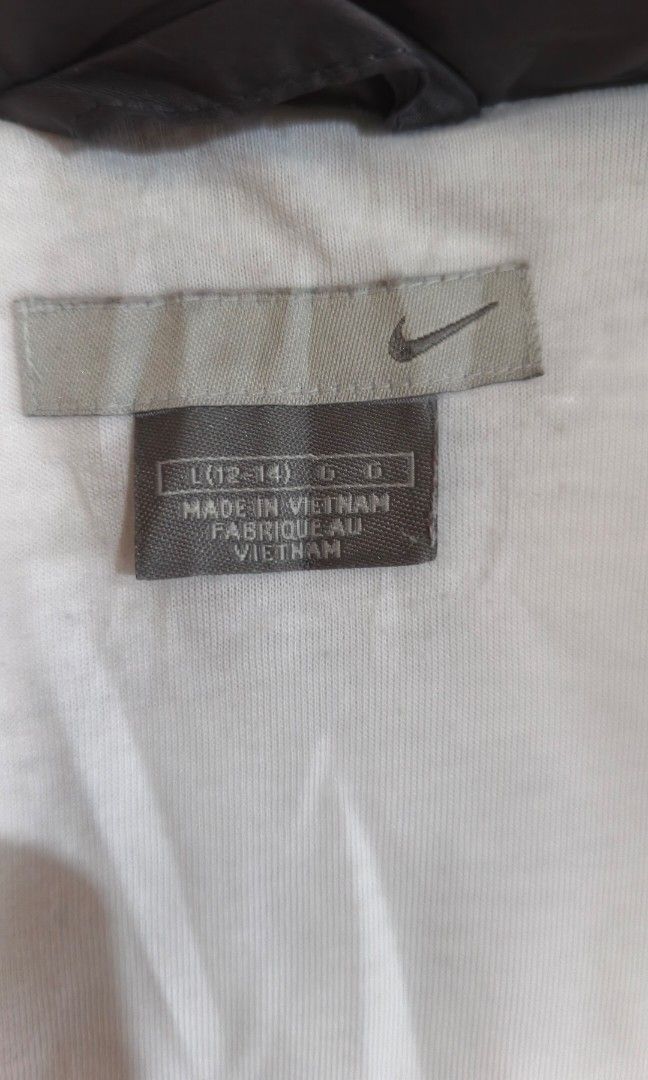 Y2k Nike Windbreaker padded jacket (Category: Coats, Jackets and Outerwear) located in Zamboanga. Submitted by crazy_findss (Listing ID 1469314305, Image 3). Description: 24x24 dimes Size M-L Flawless No pinholes Great Condition Nylon Working zippers Add sf Location:Zamboanga City, Mindanao.
