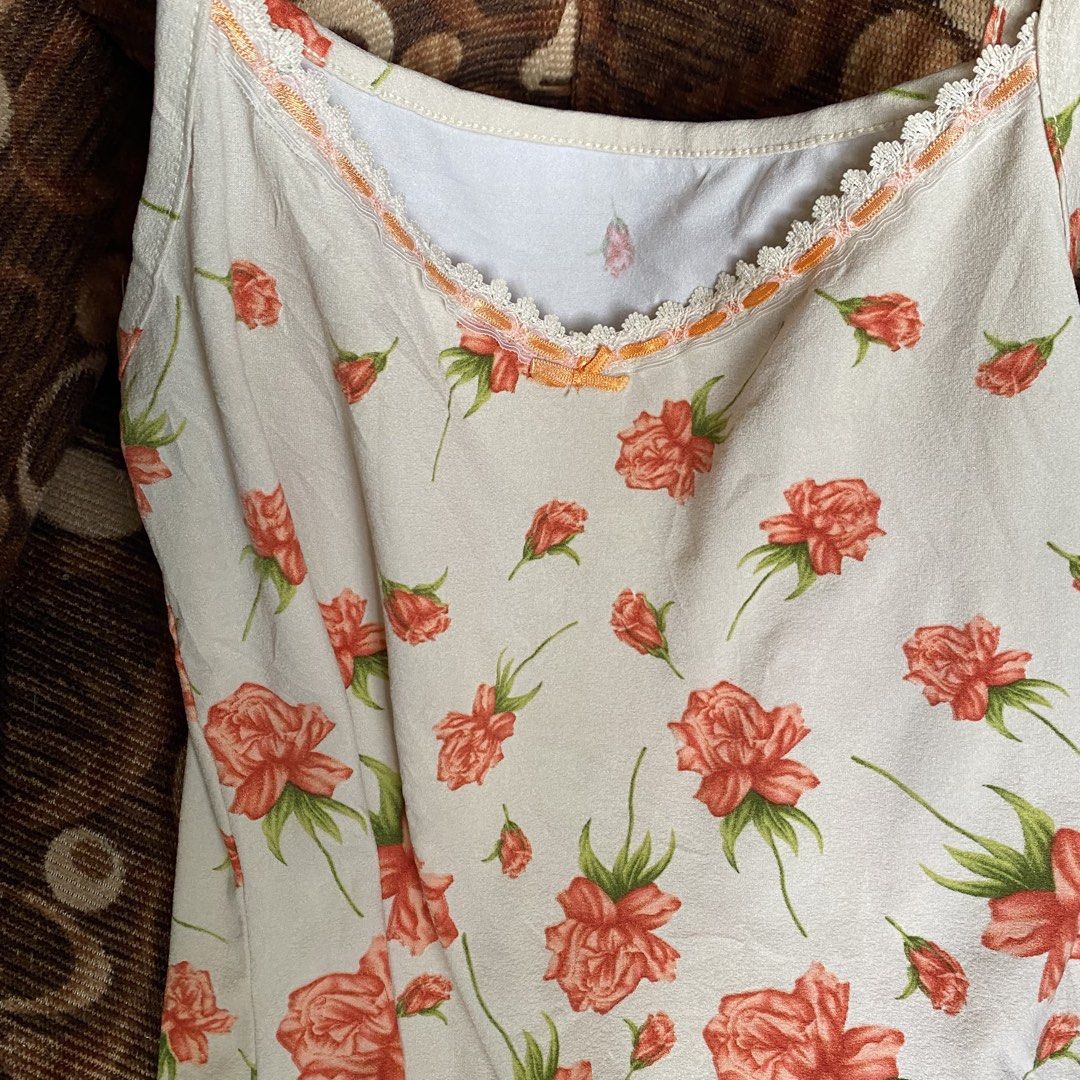 Y2k orange flower top (Category: Sleeveless) located in Manila. Submitted by thriftfindsbyshei-2nd (Listing ID 1469273937, Image 3). Description: Small-slim medium Need wash (thrifted).
