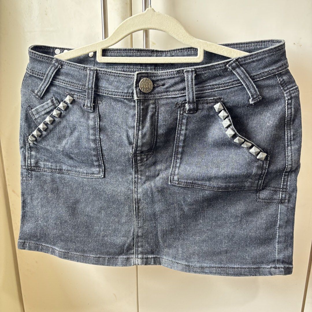 y2k skirt (Category: Skirts) located in Manila. Submitted by lavieelle (Listing ID 1469227404, Image 2). Description: - authentic terranova skirt - bought internationally - vintage style, worn out tag due to storage - best fit xs to small frames - rfs: decluttering .