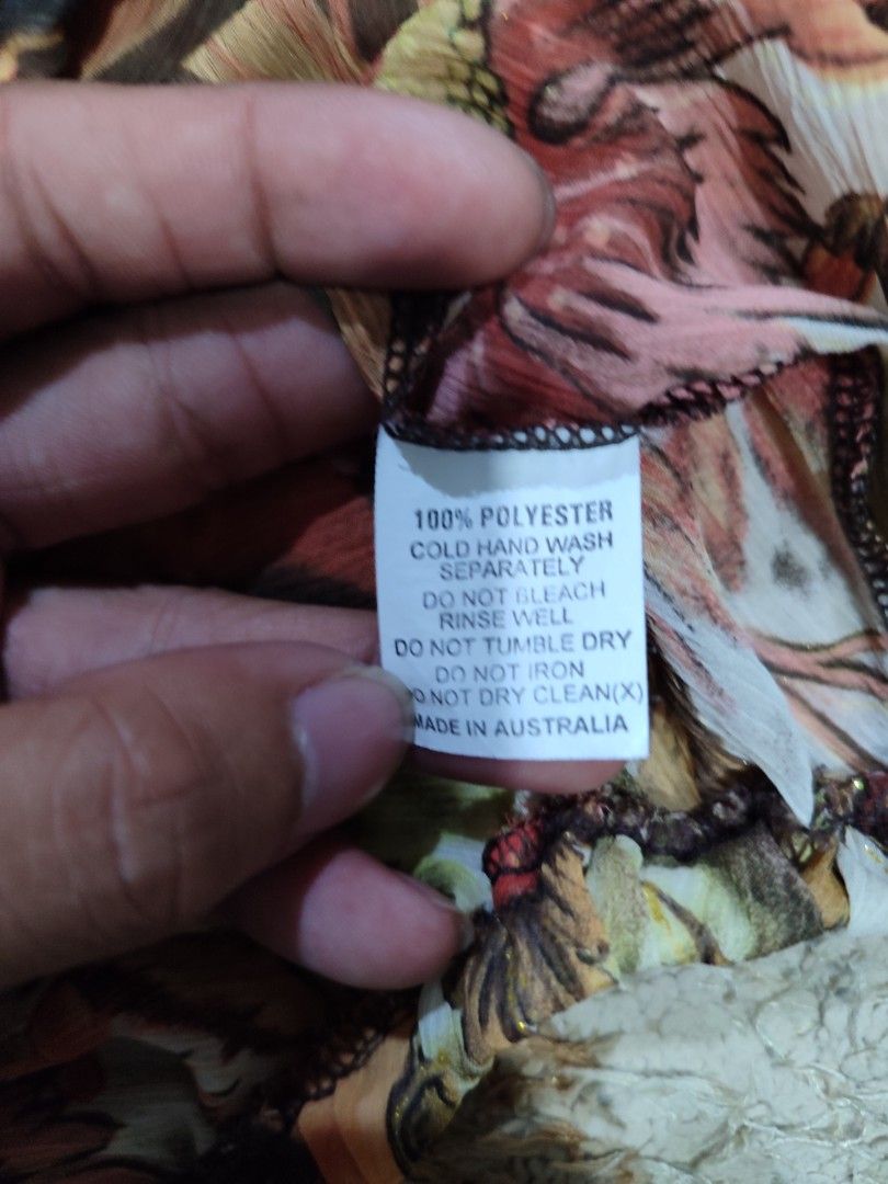 Y2K SLEEVELESS HALTER TOP (Category: Sleeveless) located in Pagadian. Submitted by miraculouspat (Listing ID 1469303654, Image 2). Description: L 29 W 13 10/10 COLOR ASNEW CONDITION AUTHENTIC NO ISSUE COLOR MAY VARY DUE TO LIGHT.