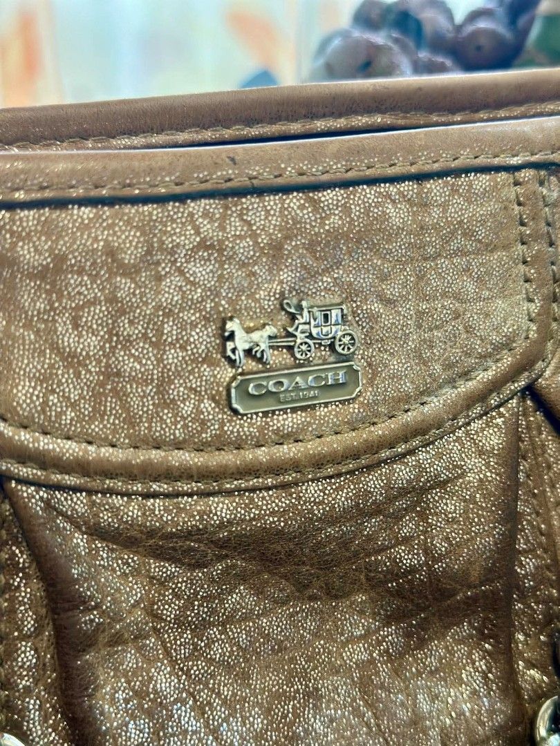 Y2k vintage coach kili bag (Category: Shoulder Bags) located in Naga. Submitted by thriftnstash (Listing ID 1469164693, Image 3). Description: .
