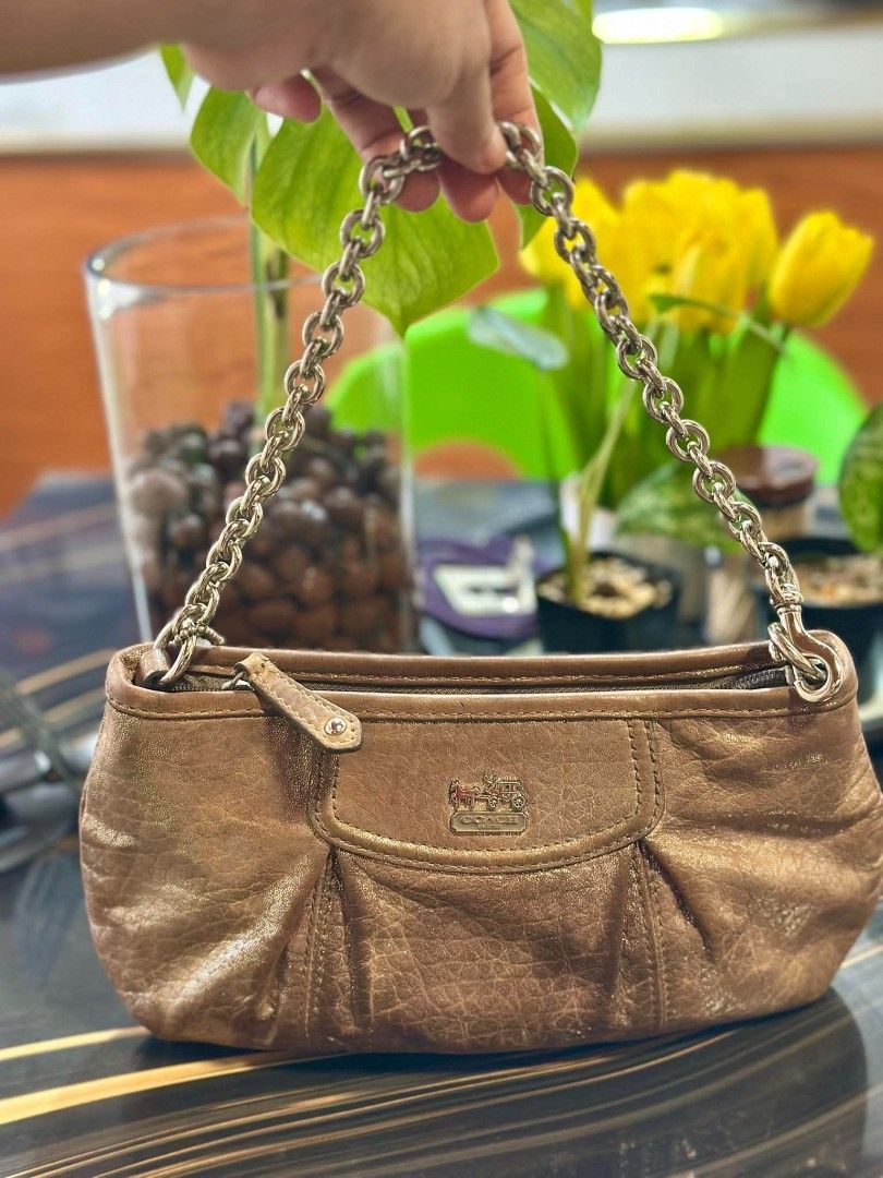 Y2k vintage coach kili bag (Category: Shoulder Bags) located in Naga. Submitted by thriftnstash (Listing ID 1469164693, Image 2). Description: .