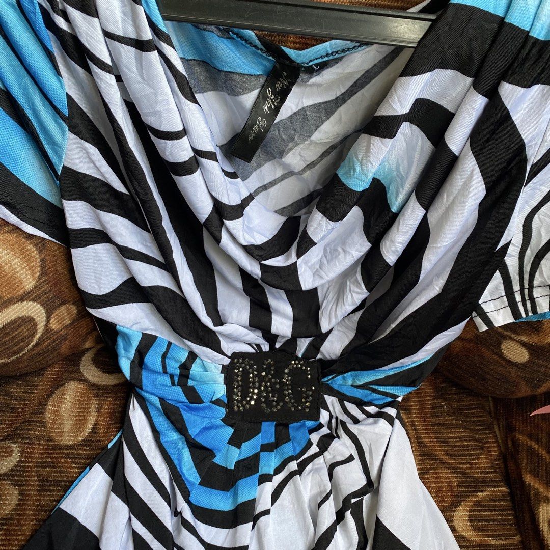 Y2k zebra like print drape cowl top (Category: Blouses) located in Manila. Submitted by thriftfindsbyshei-2nd (Listing ID 1469273500, Image 2). Description: Medium Need wash (thrifted).