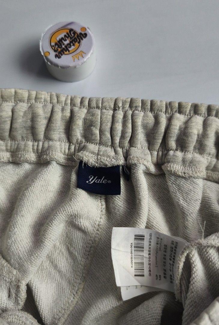 Yale Bermuda Sweat Shorts (Category: Shorts) located in Manapla. Submitted by gentleturtle_3dc683 (Listing ID 1469388749, Image 3). Description: Yale Bermuda Sweat Shorts 💵 ₱ 149 from 239 📏 Size: Waistline 29 - 44Length 24 🎨 Color Rate: 9.5 /10 or better ✨ Condition: Great Pre-loved thrifted item. 💬 Message us for inquiries!.