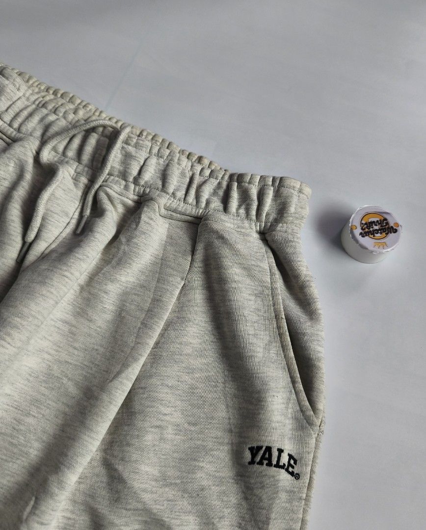 Yale Bermuda Sweat Shorts (Category: Shorts) located in Manapla. Submitted by gentleturtle_3dc683 (Listing ID 1469388749, Image 2). Description: Yale Bermuda Sweat Shorts 💵 ₱ 149 from 239 📏 Size: Waistline 29 - 44Length 24 🎨 Color Rate: 9.5 /10 or better ✨ Condition: Great Pre-loved thrifted item. 💬 Message us for inquiries!.