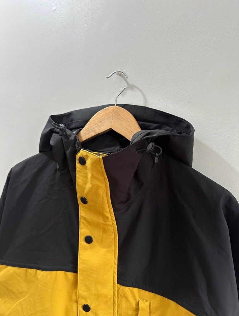 Yellow Black Two-Tone Hooded Windbreaker Jacket (Category: Coats, Jackets and Outerwear) located in Caloocan City. Submitted by jefferson85212 (Listing ID 1469309155, Image 2). Description: GU UTILITY PARKA SIZE S ON TAG 21X27 DIMES GOOD AS NEW .