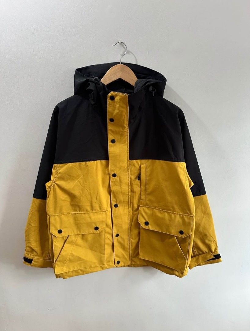 Yellow Black Two-Tone Hooded Windbreaker Jacket (Category: Coats, Jackets and Outerwear) located in Caloocan City. Submitted by jefferson85212 (Listing ID 1469309155, Image 1). Description: GU UTILITY PARKA SIZE S ON TAG 21X27 DIMES GOOD AS NEW .