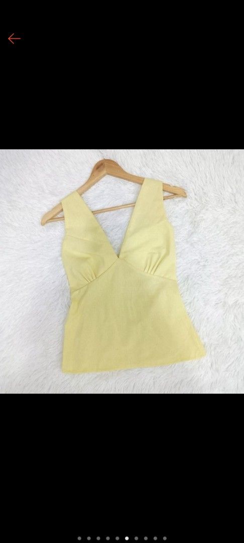 yellow sleeveless vneck top (Category: Sleeveless) located in Pasay City. Submitted by umuulan (Listing ID 1469307818, Image 1). Description: vneck sleeveless trendy top -bought on tiktok -only used once or twice huhu masikip of my broad shoulders -size m but best fit small-semi medium -2nd pic for when worn but maroon color haha wala ako pic nung yellow payment: maribank, gcash, gotyme, bdo delivery: lalamove, j&t shipping only every monday-wedn