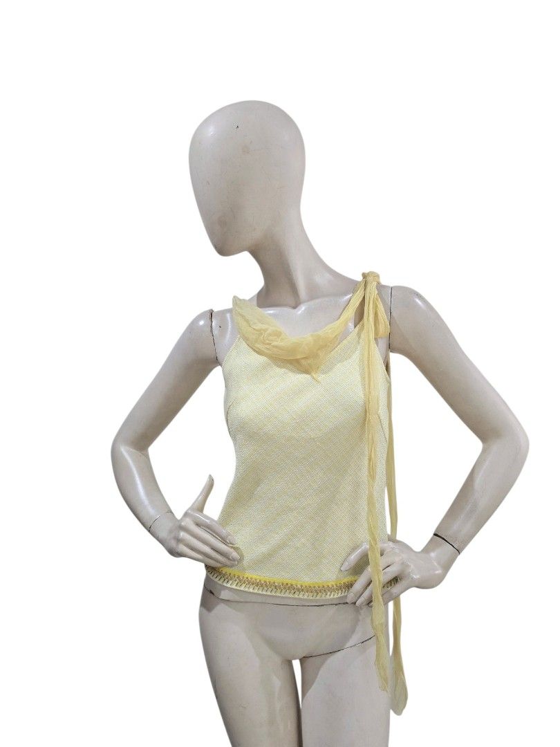 Yellow woven beaded blouse (Category: Sleeveless) located in Batangas. Submitted by thevanitychamber (Listing ID 1469189480, Image 1). Description: .