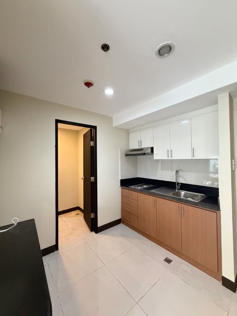 YOUR DREAM 1BR CONDO AWAITS! (Category: Apartments & Condos) located in Taguig. Submitted by dacanayglad29 (Listing ID 1469237244, Image 3). Description: ✅ SPACIOUS AND AFFORDABLE 1 BEDROOM IN THE CITY! Located in Two Central Condominium located in 09 Valero St., Makati City CBD 7 YEARS TO PAY 0% INTEREST 1BEDROOM UNIT for as low as ₱41,283/month 💥 Avail of our CASH TERM PROMO with a 30% Discount! From ₱19,200,000 down to only ₱ 13,380,000 RENT-