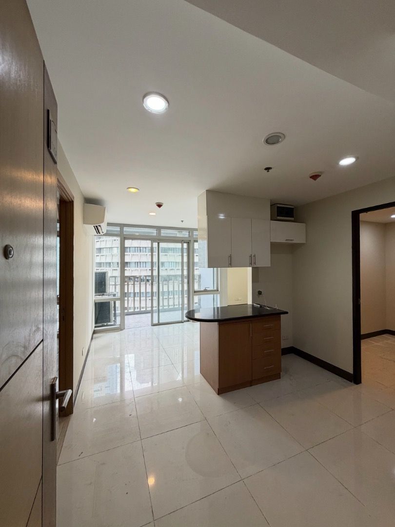 YOUR DREAM 1BR CONDO AWAITS! (Category: Apartments & Condos) located in Taguig. Submitted by dacanayglad29 (Listing ID 1469237244, Image 2). Description: ✅ SPACIOUS AND AFFORDABLE 1 BEDROOM IN THE CITY! Located in Two Central Condominium located in 09 Valero St., Makati City CBD 7 YEARS TO PAY 0% INTEREST 1BEDROOM UNIT for as low as ₱41,283/month 💥 Avail of our CASH TERM PROMO with a 30% Discount! From ₱19,200,000 down to only ₱ 13,380,000 RENT-