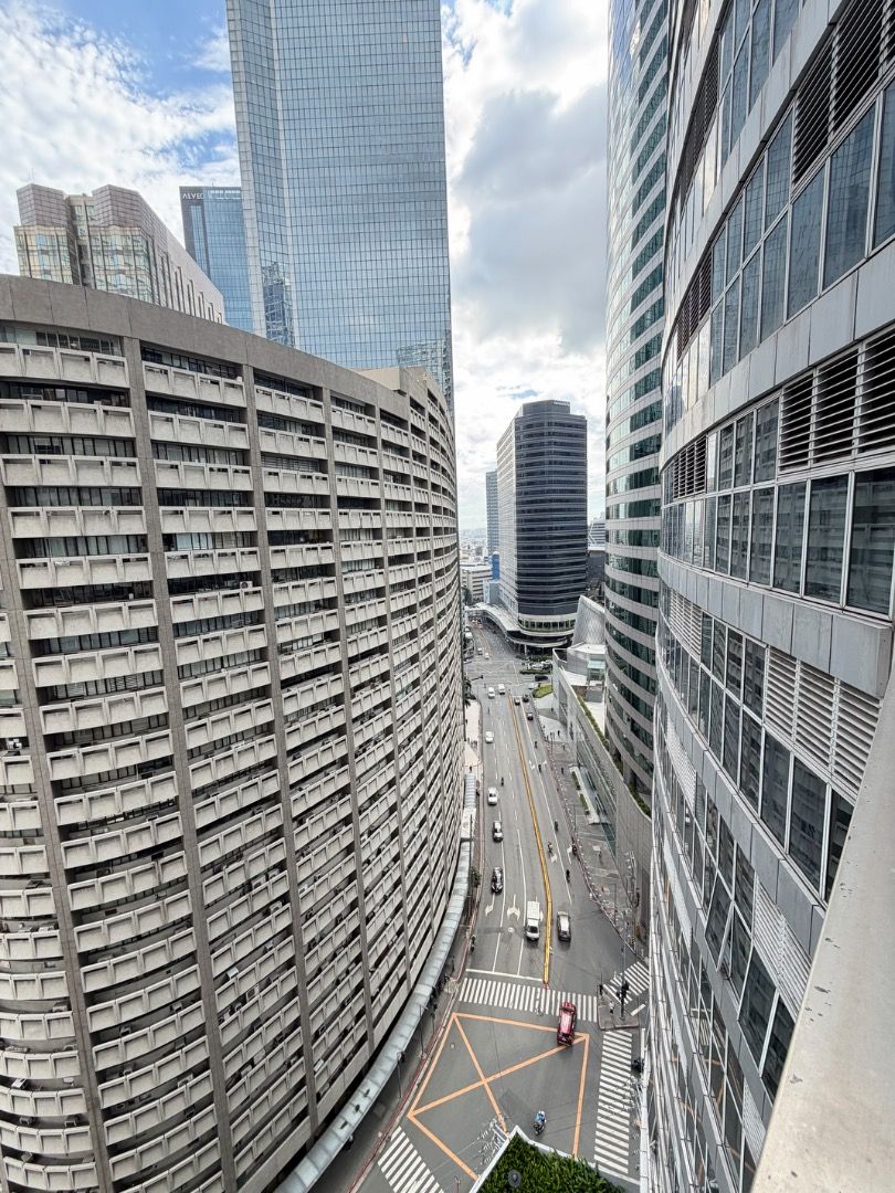 YOUR DREAM 1BR CONDO AWAITS! (Category: Apartments & Condos) located in Taguig. Submitted by dacanayglad29 (Listing ID 1469237244, Image 1). Description: ✅ SPACIOUS AND AFFORDABLE 1 BEDROOM IN THE CITY! Located in Two Central Condominium located in 09 Valero St., Makati City CBD 7 YEARS TO PAY 0% INTEREST 1BEDROOM UNIT for as low as ₱41,283/month 💥 Avail of our CASH TERM PROMO with a 30% Discount! From ₱19,200,000 down to only ₱ 13,380,000 RENT-