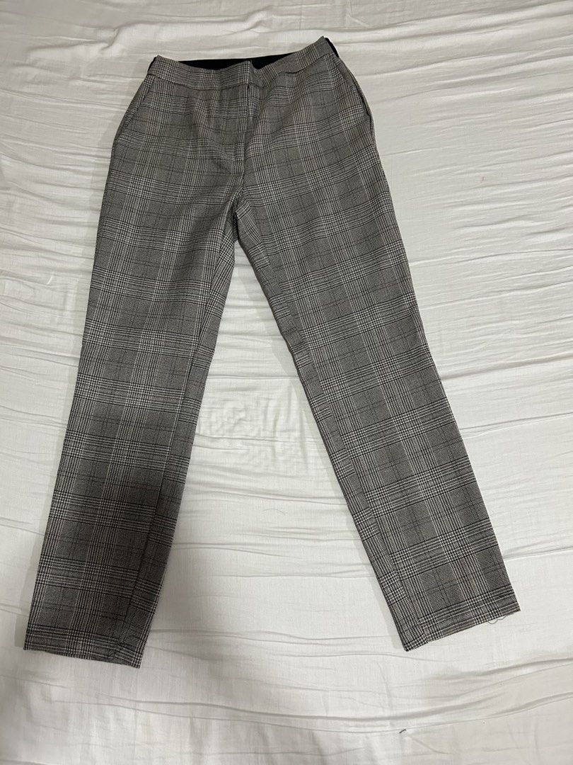 Zara ankle length trousers (Category: Other Bottoms) located in Quezon City. Submitted by attyceepeevee (Listing ID 1469392956, Image 1). Description: XS ankle length 24-25 inches.