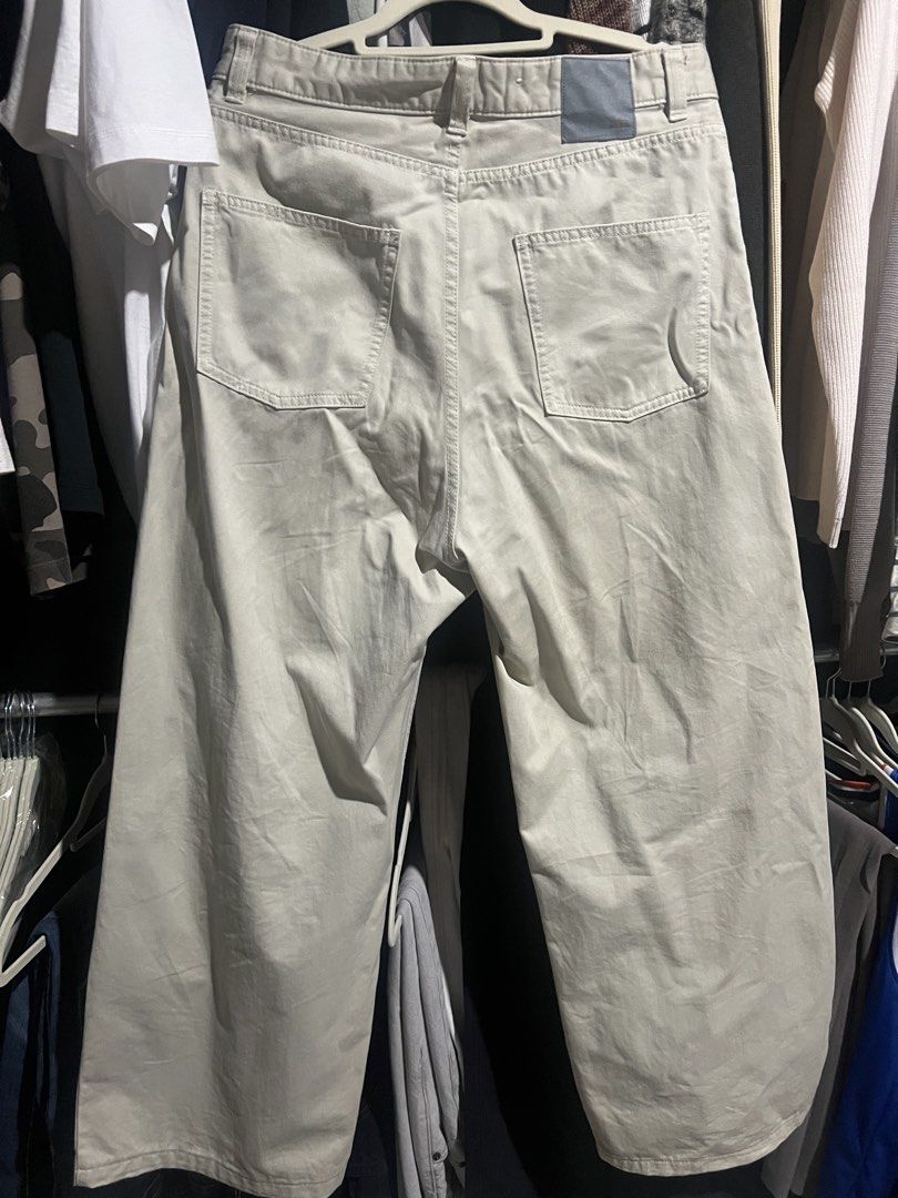 Zara Baggy Fit Jeans (Category: Jeans) located in Tagbilaran City. Submitted by santoninoniel (Listing ID 1469370031, Image 2). Description: Worn twice OG Price 3,395.