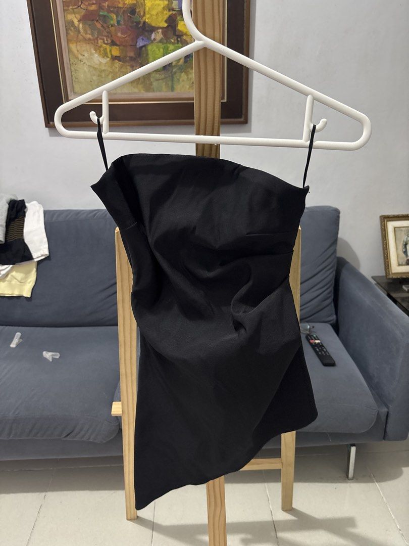 Zara Black Asymmetrical Tube Top (Category: Sleeveless) located in Makati City. Submitted by aliyahspreloved (Listing ID 1469254078, Image 1). Description: fits XS-S better than M.