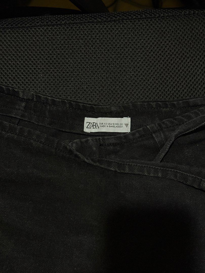 Zara Black Denim Wrap Skort (Category: Skirts) located in Marikina City. Submitted by louvy.r (Listing ID 1469385753, Image 3). Description: Fits 31-32 waist.
