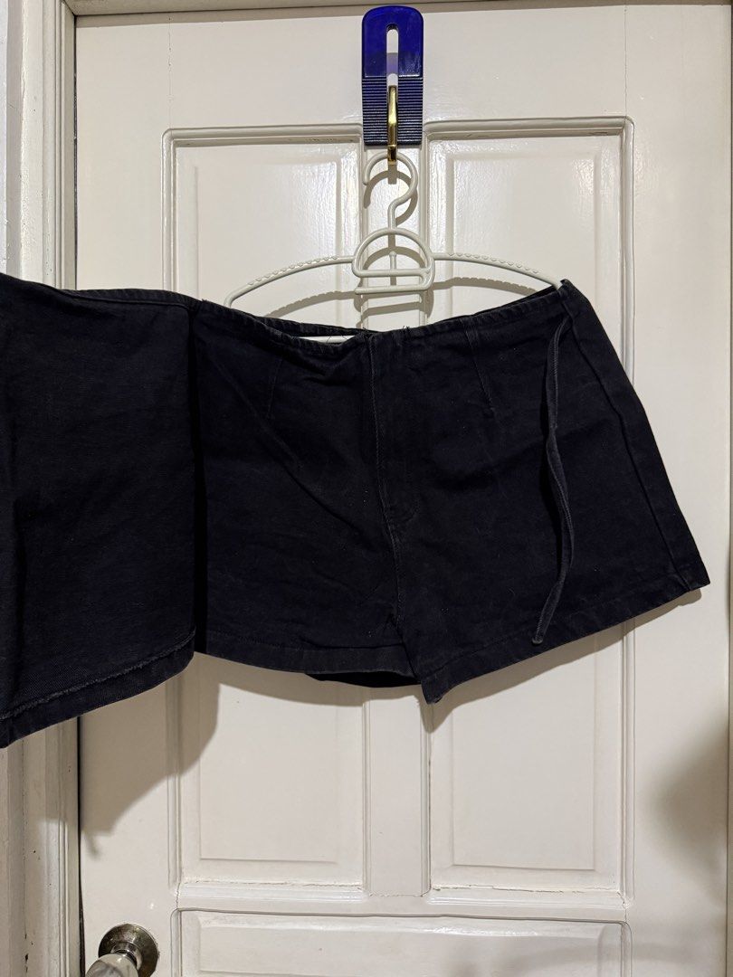 Zara Black Denim Wrap Skort (Category: Skirts) located in Marikina City. Submitted by louvy.r (Listing ID 1469385753, Image 2). Description: Fits 31-32 waist.