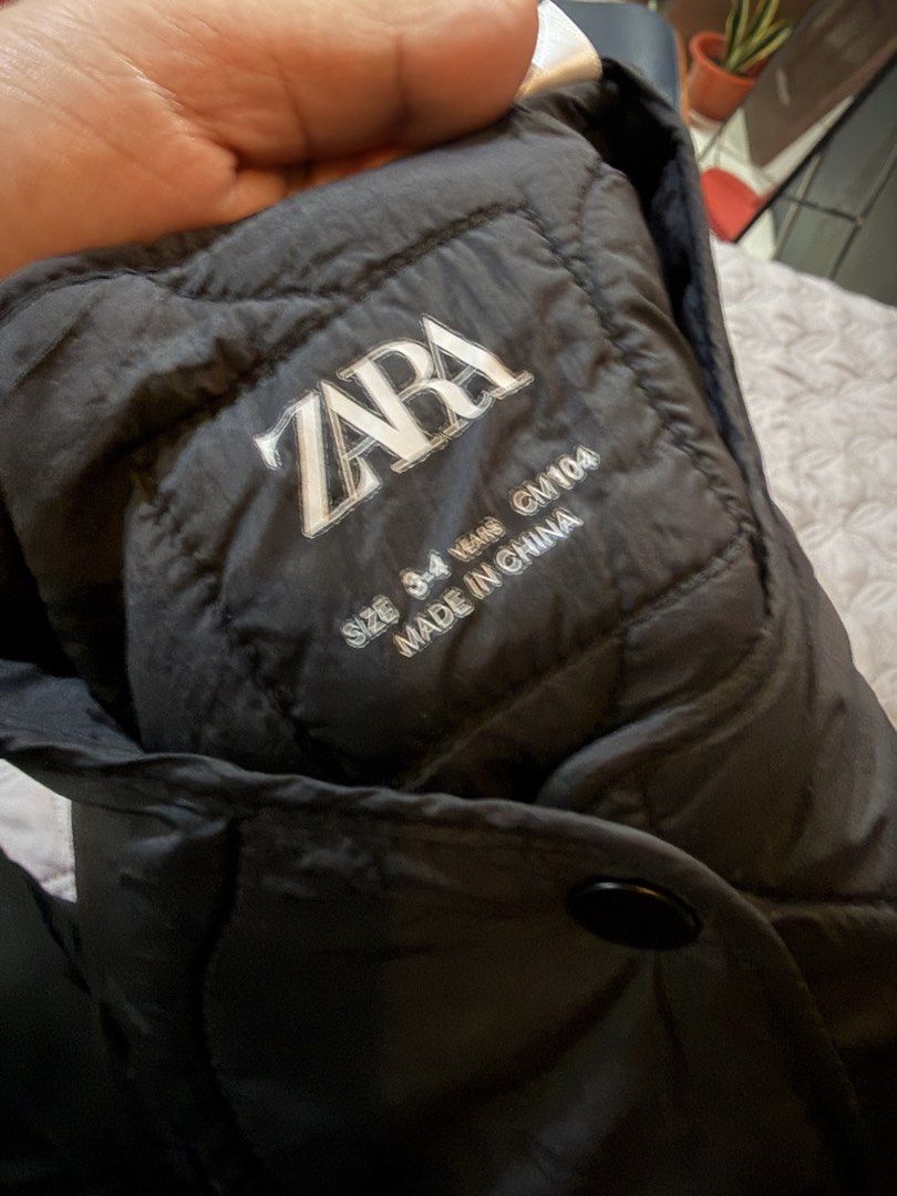 Zara Black Quilted Jacket Size 3-4 Years (Category: Babies & Kids Fashion) located in Paranaque City. Submitted by bperez (Listing ID 1469347268, Image 2). Description: - Brand: Zara - Item: Black quilted jacket for kids - Size: 3-4 years (104 cm) - Closure: Button-up front with dark buttons - Features: Ribbed cuffs and two front pockets - Condition: Lightweight, clean condition, great for cooler days.