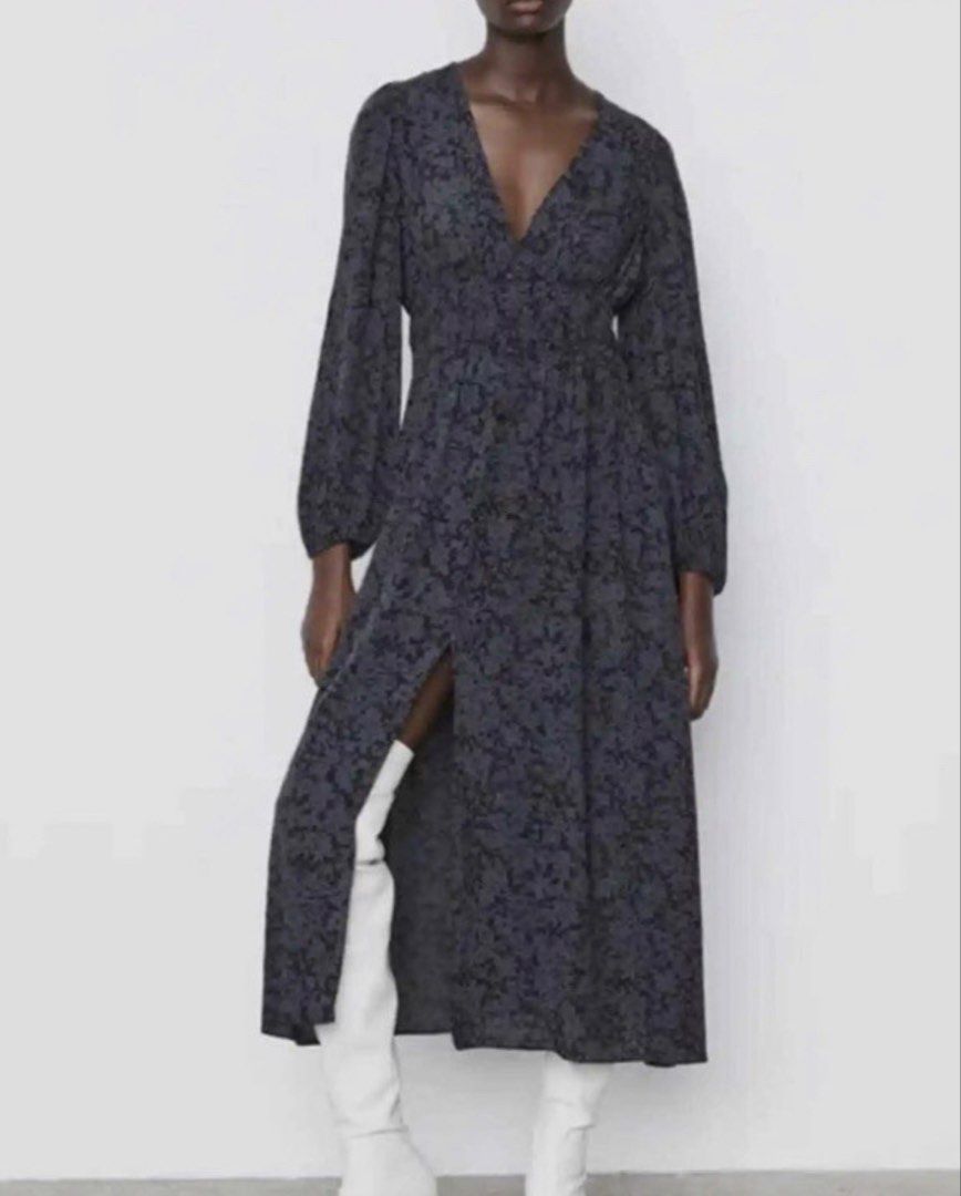 Zara Boho Grey Floral Maxi Dress (Category: Dresses) located in Manila. Submitted by kjscloset_ (Listing ID 1469341012, Image 1). Description: NO LOWBALLING ‼️ Issues: Loose garter on both sleeves RFS: Decluttering Price is negotiable Payment first (Gcash only) Zara grey maxi dress featuring a dark floral print, deep V-neckline, long sleeves, and a flattering smocked waist. Includes a front button placket and leg slit. Size XXS, lightweight, and 