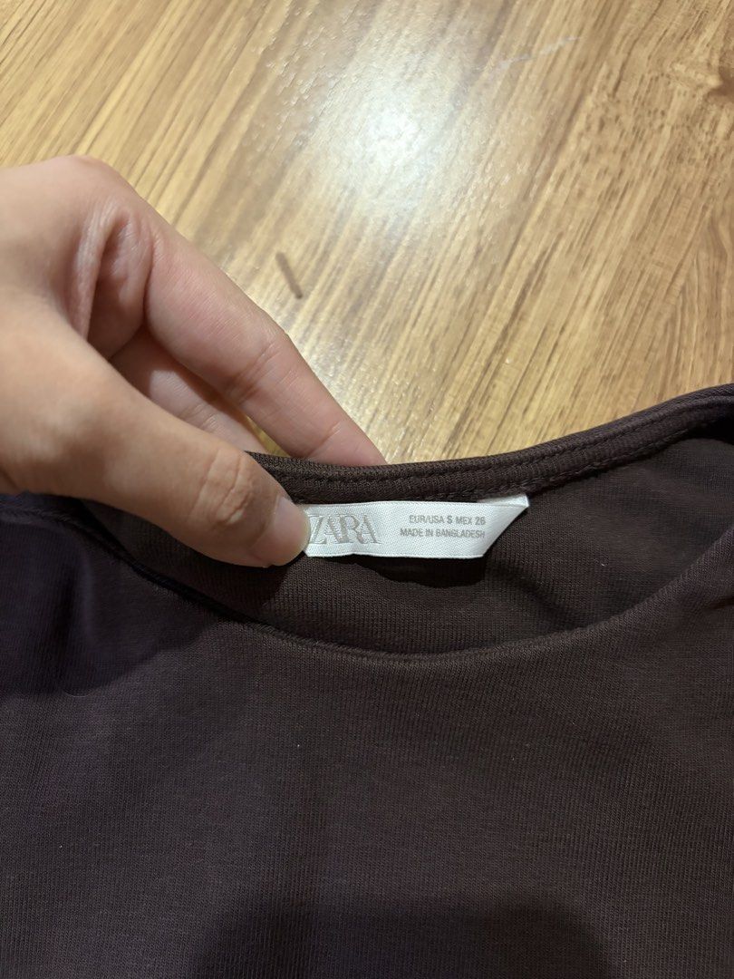 Zara Brown Sleeveless Top (Category: Sleeveless) located in San Pedro. Submitted by nikkiabc.777 (Listing ID 1469197896, Image 2). Description: Zara Sleeveless Brown Top - size small; stretchy - like new; used a few times - no flaws - thick fabric - bought from zara store around 800+.