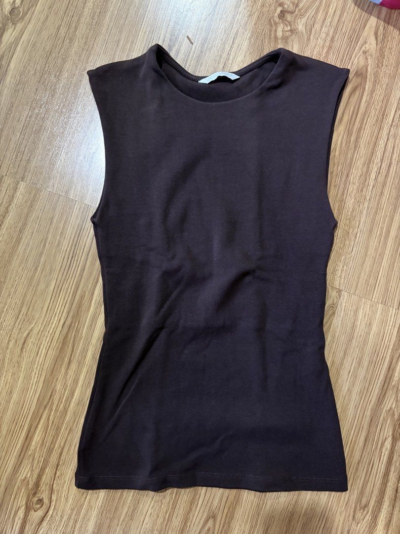 Zara Brown Sleeveless Top (Category: Sleeveless) located in San Pedro. Submitted by nikkiabc.777 (Listing ID 1469197896, Image 1). Description: Zara Sleeveless Brown Top - size small; stretchy - like new; used a few times - no flaws - thick fabric - bought from zara store around 800+.