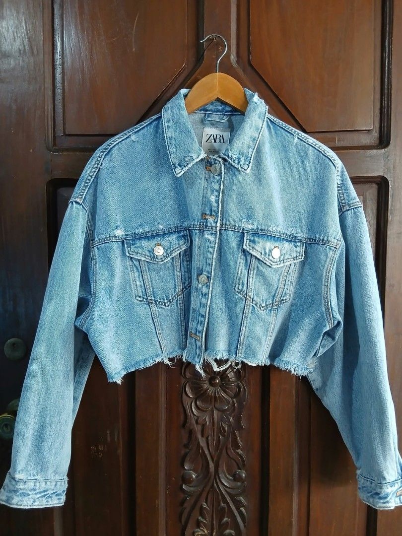 Zara Cropped Denim Jacket (Category: Coats, Jackets and Outerwear) located in Taytay. Submitted by decluttering_queen (Listing ID 1469372091, Image 1). Description: - Brand: Zara - Color: Light blue wash - Size: L (Tag) - Material/Origin: Made in Pakistan - Style: Cropped length with raw frayed hem - Details: Button-up front, chest flap pockets, long sleeves with button cuffs - Condition: Excellent/Ready to wear.