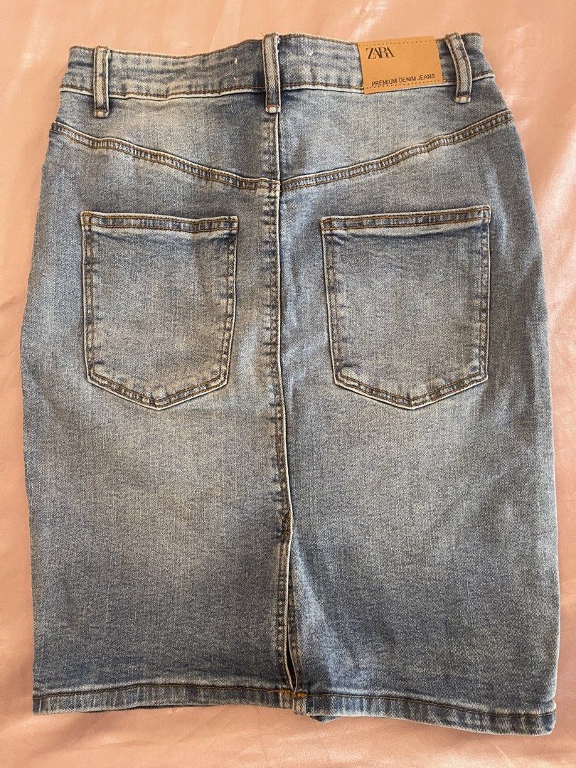 Zara denim skirt (Category: Skirts) located in Manila. Submitted by lovedbymidge (Listing ID 1469307451, Image 2). Description: 🩷 for s-m girlies 🚚 lalamove or grab express (sf shouldered by the buyer) - Brand: Zara Premium Denim - Condition: Brand new with original tags attached (EUR 17.95) - Size: EUR 36 / US 4 / MEX 26 - Color: Classic medium blue wash - Style: Straight cut, knee-length - Features: Front button & zip closure, belt loops, fro