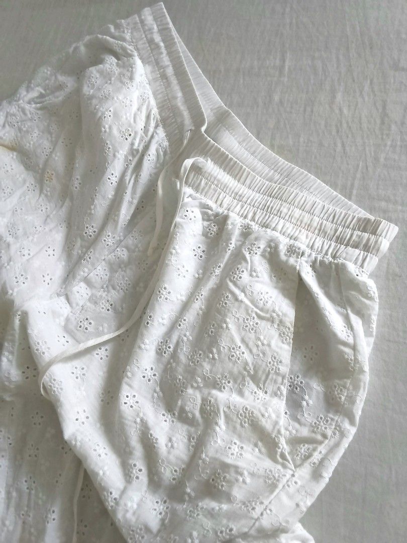 Zara eyelet trouser 🇸🇬 bought (Category: Other Bottoms) located in Davao. Submitted by gazellesrackph (Listing ID 1469190076, Image 3). Description: original Zara eyelet trouser Singapore bought for 1600P. Not ukay or class A.