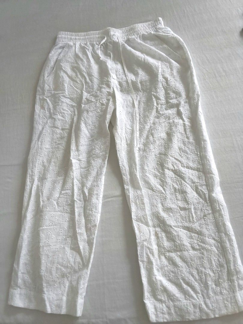 Zara eyelet trouser 🇸🇬 bought (Category: Other Bottoms) located in Davao. Submitted by gazellesrackph (Listing ID 1469190076, Image 2). Description: original Zara eyelet trouser Singapore bought for 1600P. Not ukay or class A.