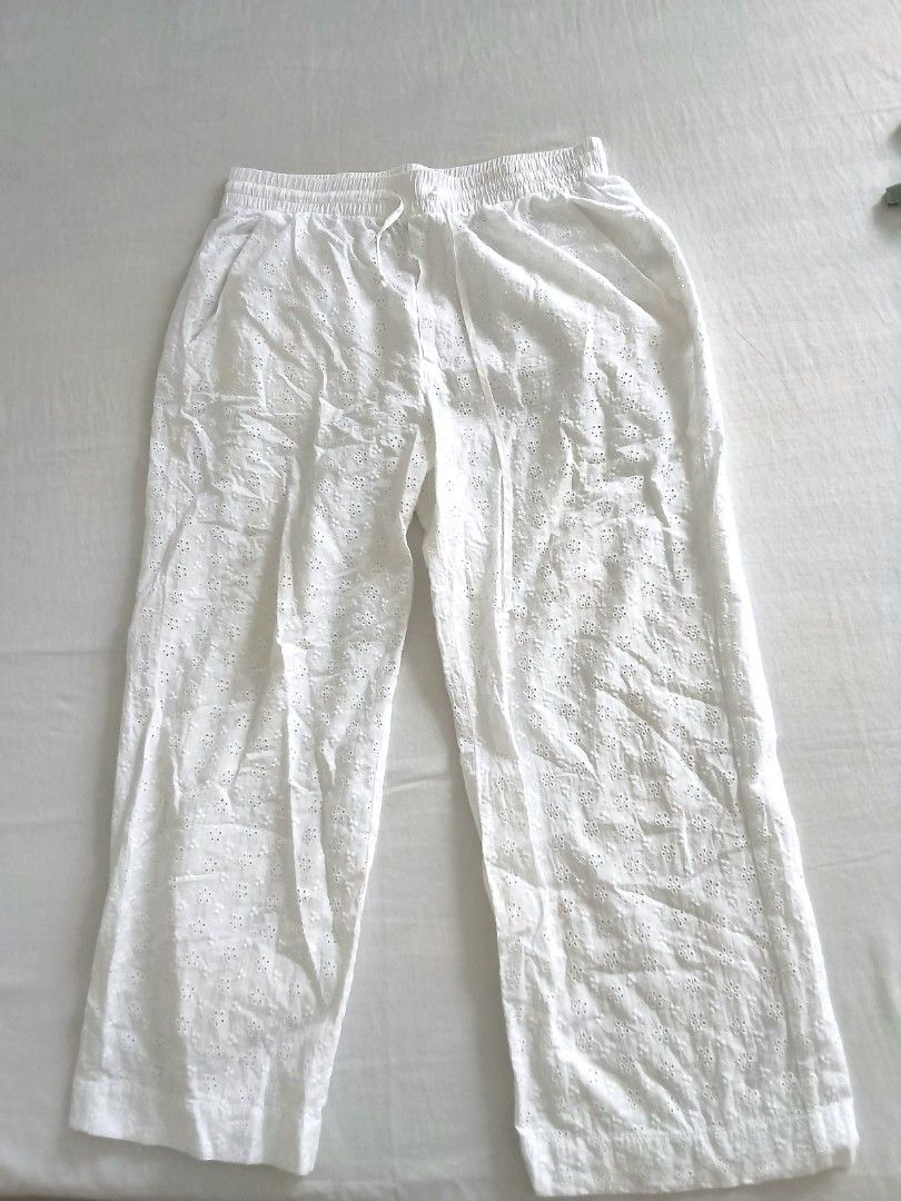 Zara eyelet trouser 🇸🇬 bought (Category: Other Bottoms) located in Davao. Submitted by gazellesrackph (Listing ID 1469190076, Image 1). Description: original Zara eyelet trouser Singapore bought for 1600P. Not ukay or class A.