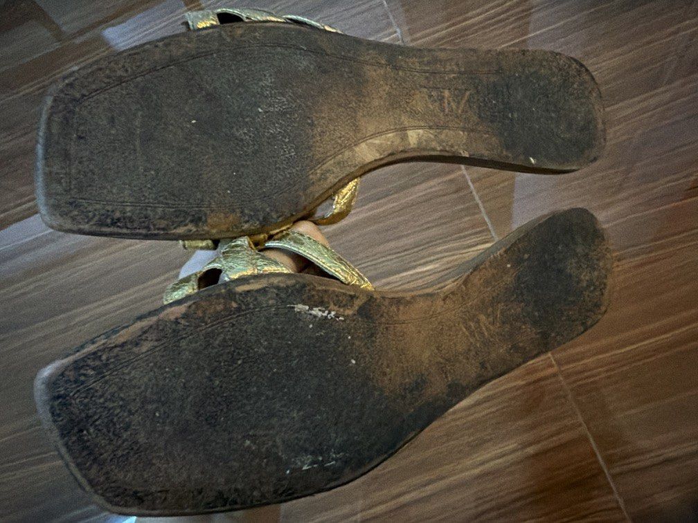 Zara gold slides (Category: Flats & Sandals) located in Quezon City. Submitted by bloompicks (Listing ID 1469314841, Image 3). Description: No issues. Excellent used condition. .