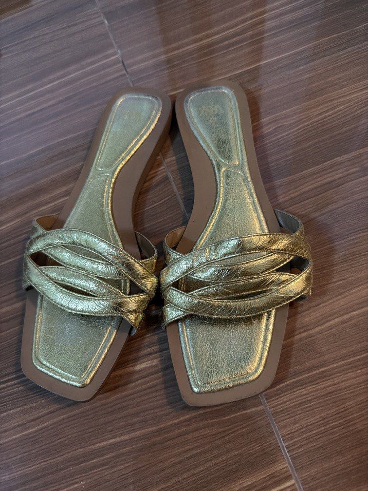 Zara gold slides (Category: Flats & Sandals) located in Quezon City. Submitted by bloompicks (Listing ID 1469314841, Image 1). Description: No issues. Excellent used condition. .