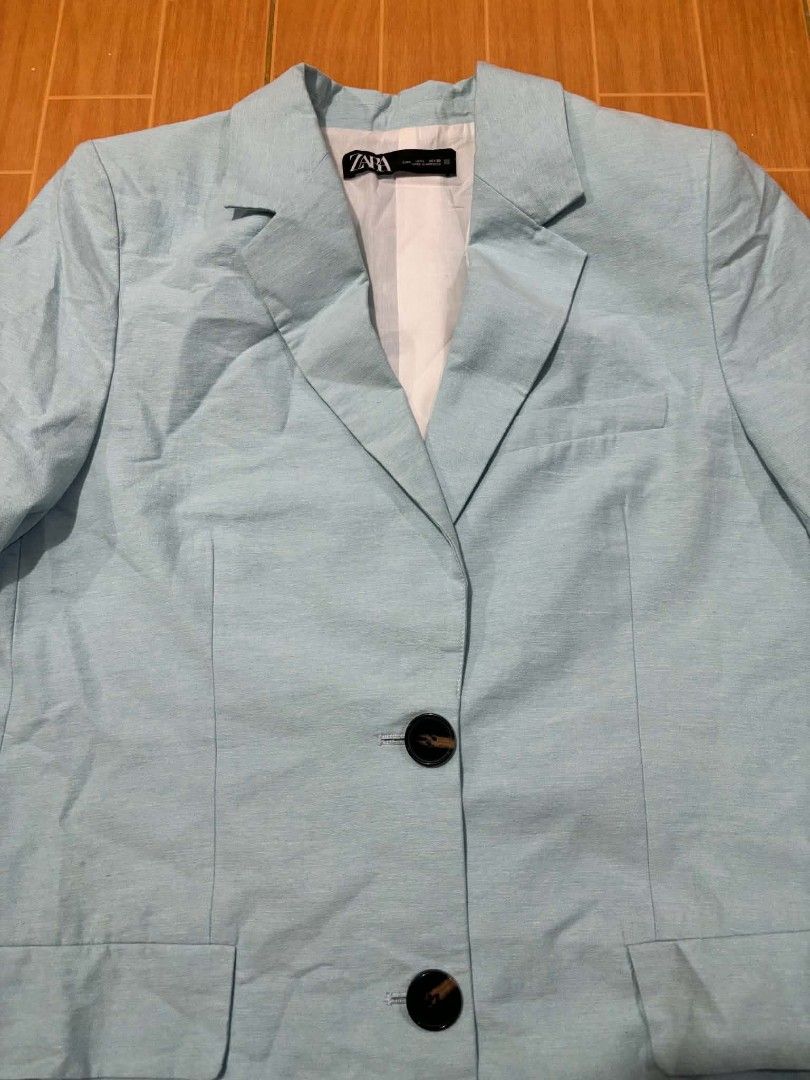 Zara Green Double Breasted Blazer Size L (Category: Coats, Jackets and Outerwear) located in Paranaque City. Submitted by poego (Listing ID 1469269511, Image 2). Description: - Brand: Zara - Style: Green double-breasted blazer with structured lapels and front button closure - Size: EUR L / USA L / MEX 30 - Material: 72% polyester, 24 (with white inner lining) - Origin: Made in Vietnam - Condition: Excellent pre-loved condition - Mode of Payment: 