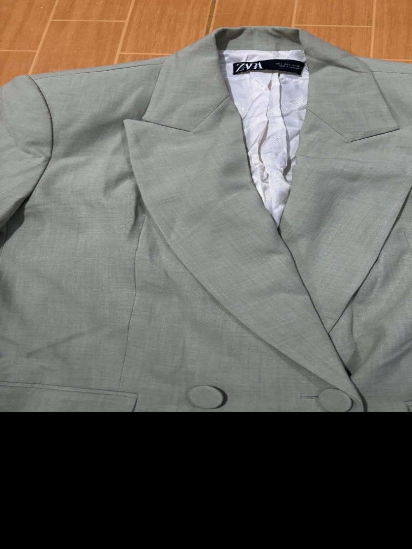 Zara Green Double Breasted Blazer Size L (Category: Coats, Jackets and Outerwear) located in Paranaque City. Submitted by poego (Listing ID 1469269511, Image 3). Description: - Brand: Zara - Style: Green double-breasted blazer with structured lapels and front button closure - Size: EUR L / USA L / MEX 30 - Material: 72% polyester, 24 (with white inner lining) - Origin: Made in Vietnam - Condition: Excellent pre-loved condition - Mode of Payment: 