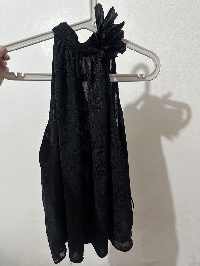 Zara Jacquard Halter Top (Category: Blouses) located in Manila. Submitted by jean_closet (Listing ID 1469336019, Image 2). Description: Used once Flower is not detachable Versatile wear and very flattering Xs on tag - can fit up to small frames and i think semi-M too Fabric is flowy.