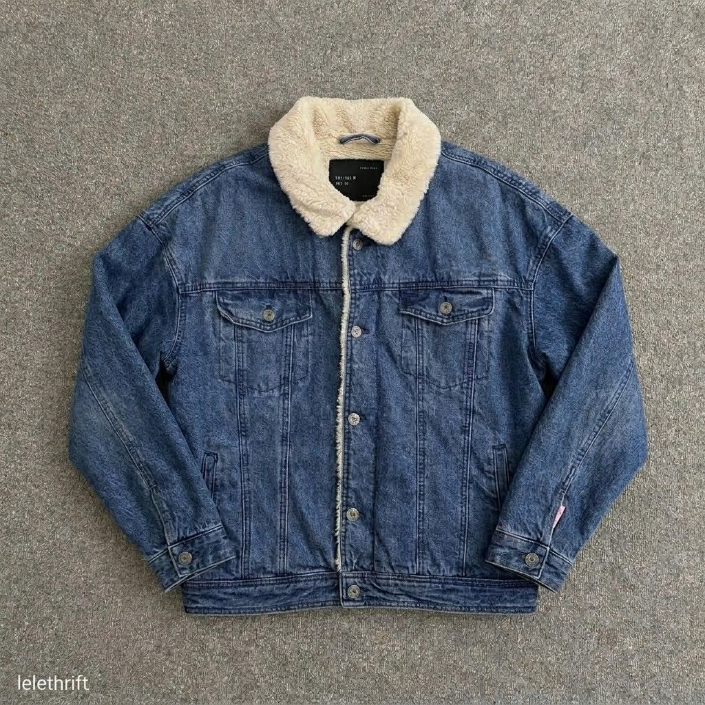 ZARA MAN Denim sherpa lined trucker jacket (Category: Coats, Jackets and Outerwear) located in Batangas. Submitted by lelethrift.com (Listing ID 1469282862, Image 1). Description: ZARA MAN denim trucker jacket Size: Large best fit Sherpa inner lining Ready to wear excellent to brand new condition complete tags No issue, sobrang flawless.