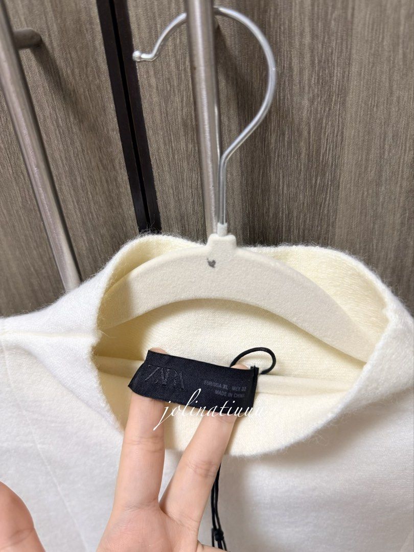 ZARA Off White Knit Peplum Top (Category: Sleeveless) located in Cavite. Submitted by jlthrifts_ (Listing ID 1469345949, Image 3). Description: Authentic from Japan 🇯🇵💯 Brand new w/ tag 🏷️ Size: XL w/ barely noticeable issue.