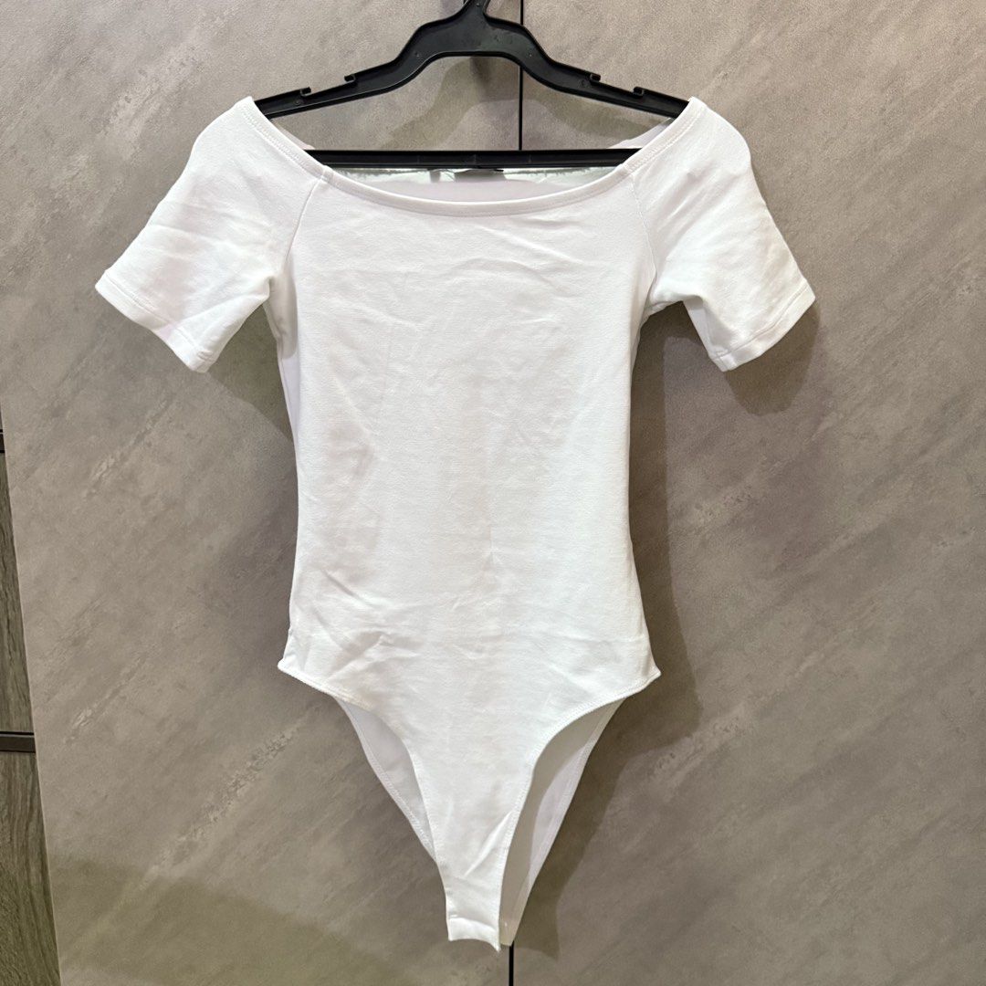 Zara Offshoulder Bodysuit White & Black Set (Category: Shirts) located in Manaoag. Submitted by yeonwuv (Listing ID 1469172778, Image 2). Description: • Size small • Sold as set only • Gcash payment | J&T shipping.