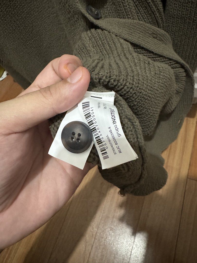 Zara Olive Green Knitted Cardigan (Category: Coats, Jackets and Outerwear) located in Pasig City. Submitted by calebmarvs (Listing ID 1469255375, Image 3). Description: - Brand/Model: Zara Knit Cardigan - Color: Olive Green - Size: Large (Oversized fit, Width: 25 inches, Length: 30-31 inches) - Details: Button-front closure with two front patch pockets - Condition: Clean and never been used 9.5/10 Shipping: Grab or Lalamove Location: Pasig City.