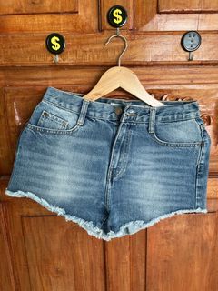 (Category: ) located in . Submitted by prettyfinds2021 (Listing ID 1469301926, Image 1). Description: .