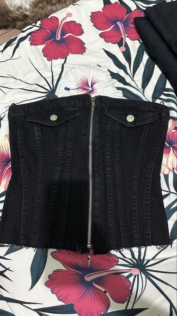 ZARA Sale Tops (Category: Others Tops) located in Manila. Submitted by ccollection_ (Listing ID 1469174454, Image 2). Description: Available sizes: Xsmall and Small 490 each .