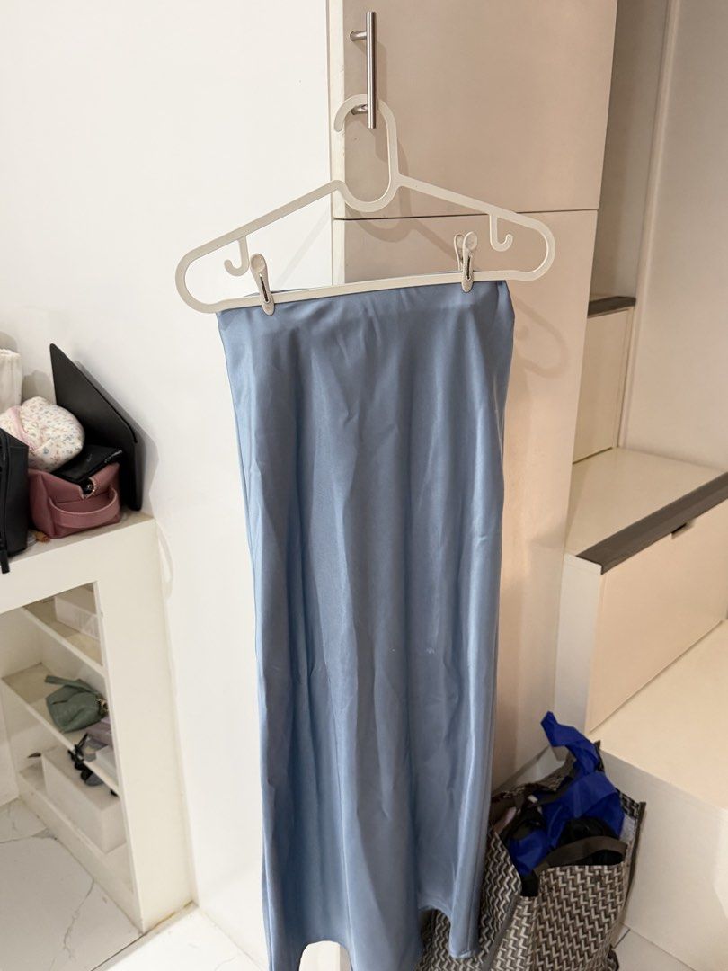 zara satin midi skirt (Category: Skirts) located in Manila. Submitted by iloveclothes5678 (Listing ID 1469248182, Image 3). Description: first photo is what the color actually looks like irl ALL ITEMS ARE BRAND NEW UNLESS STATED OTHERWISE. all items are authentic. tags are removed for laundry but most of these i never got to wear / don’t have an occasion for. NO LAWBALLERS. NO EXTRA PHOTOS. no when worn.