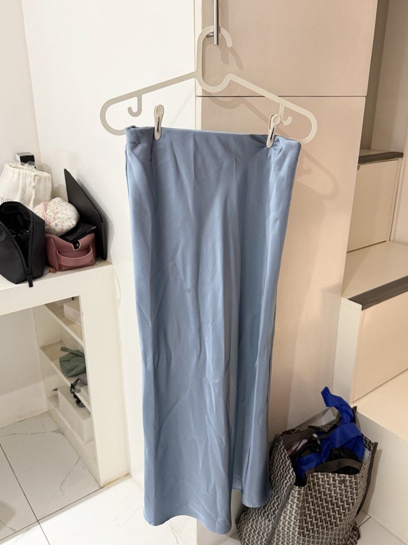 zara satin midi skirt (Category: Skirts) located in Manila. Submitted by iloveclothes5678 (Listing ID 1469248182, Image 2). Description: first photo is what the color actually looks like irl ALL ITEMS ARE BRAND NEW UNLESS STATED OTHERWISE. all items are authentic. tags are removed for laundry but most of these i never got to wear / don’t have an occasion for. NO LAWBALLERS. NO EXTRA PHOTOS. no when worn.