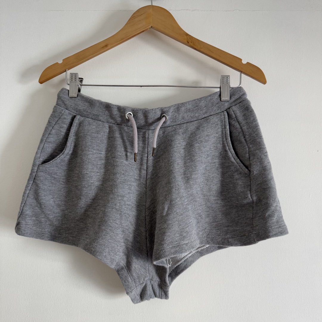 Zara shorts (Category: Shorts) located in Manila. Submitted by apparella.ph (Listing ID 1469174757, Image 1). Description: Bnwot Waist:30(garterized! Length: ☑️Everything is my Own preloved / BNWT/BNWOT ☑️ not thrifted/Ukay ☑️ malukot sa picture kasi na stock sa cabinet (tinatamad mag plantsa ✌️ ) ☑️Personal items ( usually bought in US/UK/JPN ) every year po ako nag aabroad so expect i don’t sell fake items and mejo pricey ☑️ check dimes / ask c