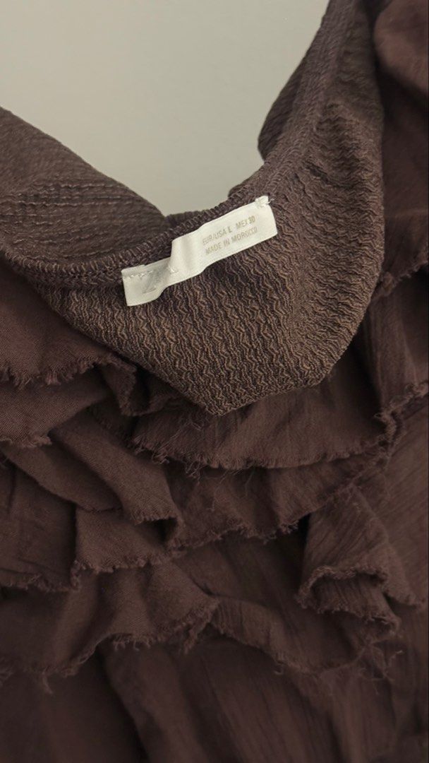 Zara Strapless Top with Ruffles (Category: Sleeveless) located in Makati City. Submitted by andrae.thomas (Listing ID 1469257912, Image 2). Description: - Brand: Zara - Style: Strapless top with all-over raw-edge ruffles - Color: Rich brown - Material: Textured knit fabric with stretch - Size: EUR/USA L (Made in Morocco) - No when worn photo - Used once - Original Zara bought online Makati area Meet up: CSB, DLSU, Taft.
