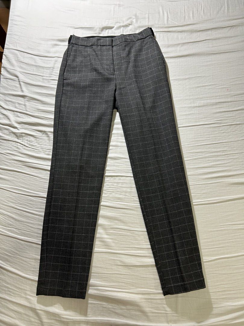 Zara trousers (Category: Other Bottoms) located in Quezon City. Submitted by attyceepeevee (Listing ID 1469392865, Image 1). Description: Size: XS Ankle length Waist: 24-25 inchez.