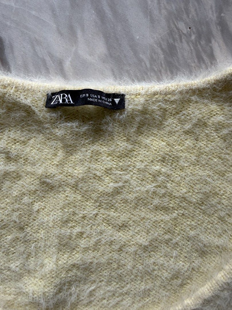Zara Velvet Crop Top (Category: Blouses) located in Cainta. Submitted by veronicasdeclutter (Listing ID 1469173305, Image 2). Description: .