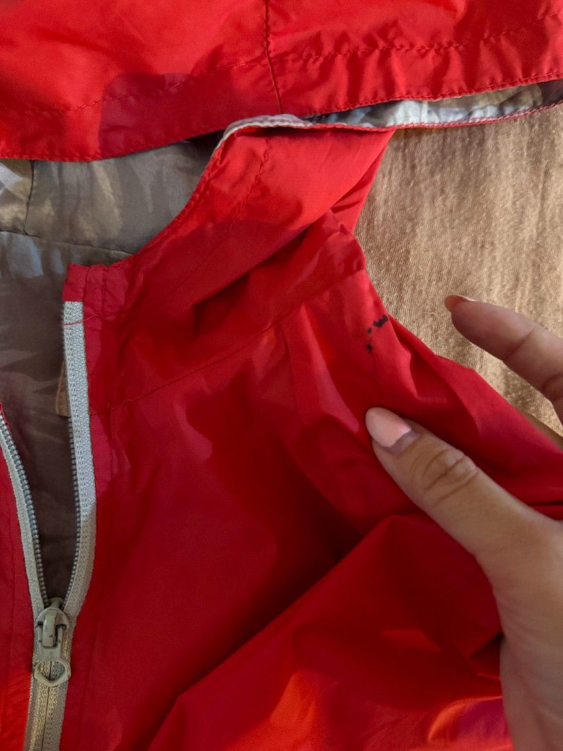 Zara Water Repellant Jacket (Category: Babies & Kids Fashion) located in Manila. Submitted by withlovesam (Listing ID 1469268854, Image 3). Description: see photo for the flaw size 2-3 kids.