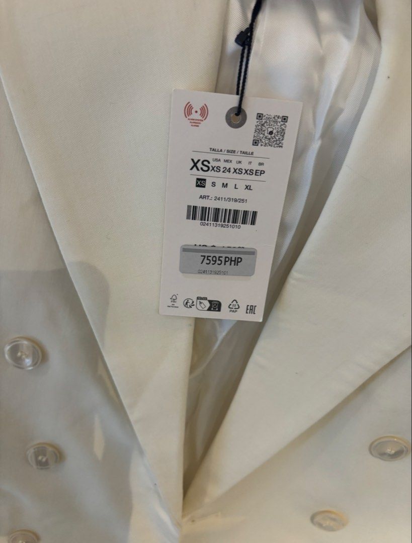 Zara white coat (Category: Coats, Jackets and Outerwear) located in Caloocan City. Submitted by shopmyclosetttttt (Listing ID 1469222731, Image 2). Description: Used once No issue For ref i’m 5’3 XS on tag but oversized fit, can fit up to medium adult. .